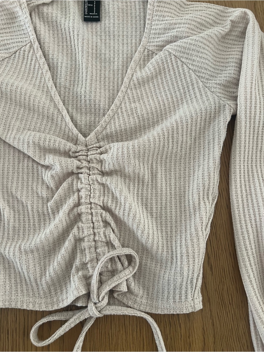 Forever 21 Cream Ruched V-Neck Drawstring Long Sleeve Crop Top - Picture 3 of 4